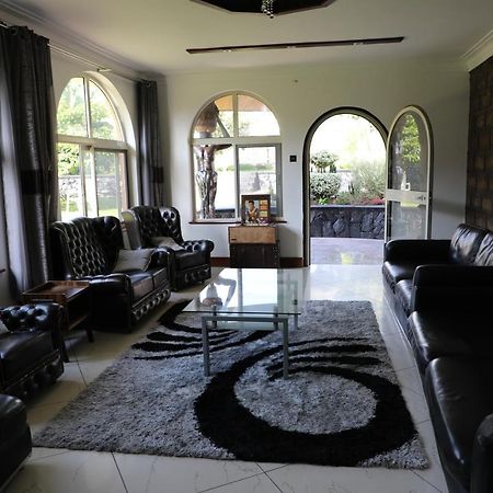 Stallion Place - Bed And Breakfast Kampala Exterior foto